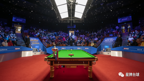 尽管他在摩 尽管他在摩